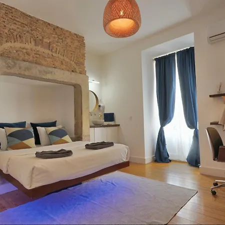 Hostel Lounge *
