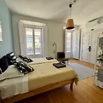 Lounge *
